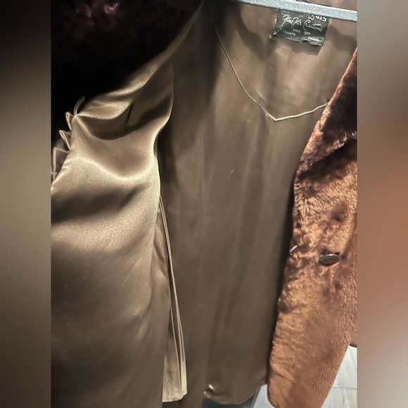 Elegant Chocolate Vintage Beaver Fur Coat - Picture 3 of 5